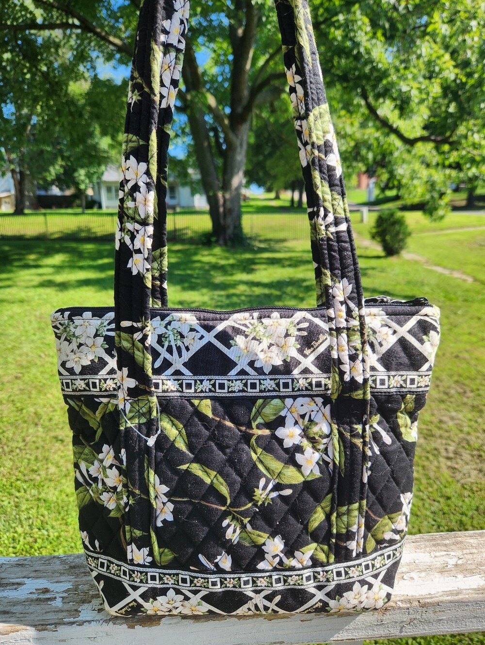 Vera Bradley Jasmine Zip Top Quilted Tote, Retired Pattern EUC - Picture 1 of 11